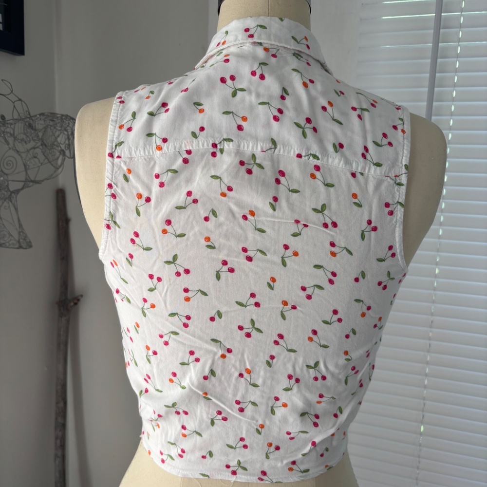 Cherry Top - Picture 2 of 4